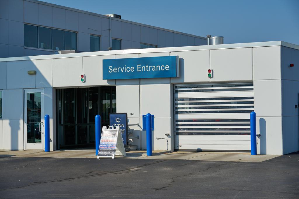 Dealership gallery photo 4