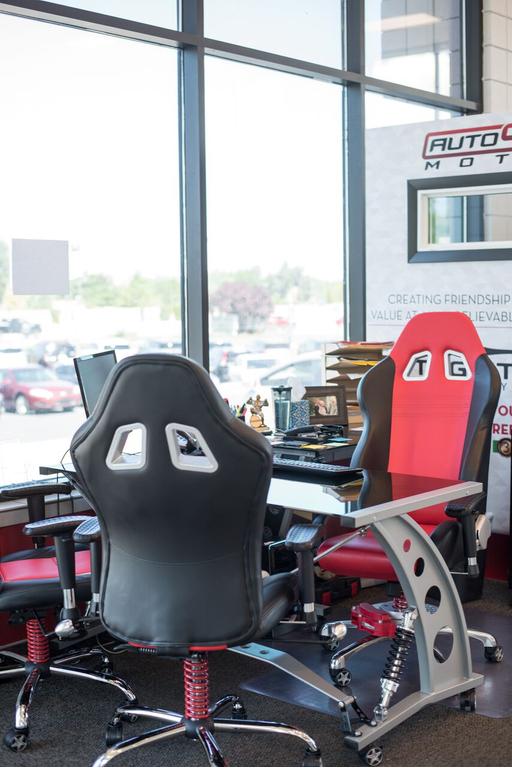 Dealership gallery photo 7