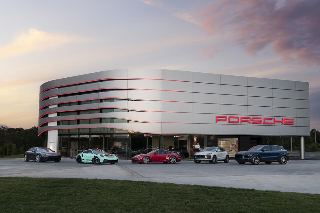 Dealership gallery photo 1