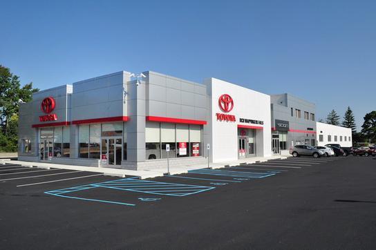 Dealership gallery photo 1