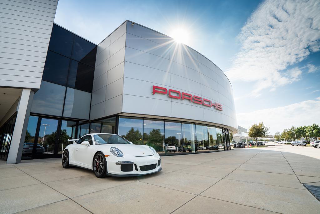 Dealership gallery photo 1