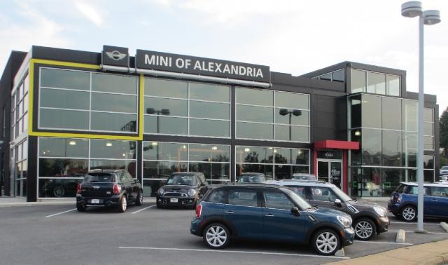 Dealership gallery photo 1