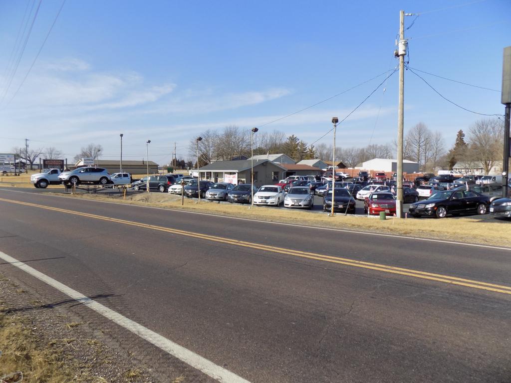 Dealership gallery photo 1