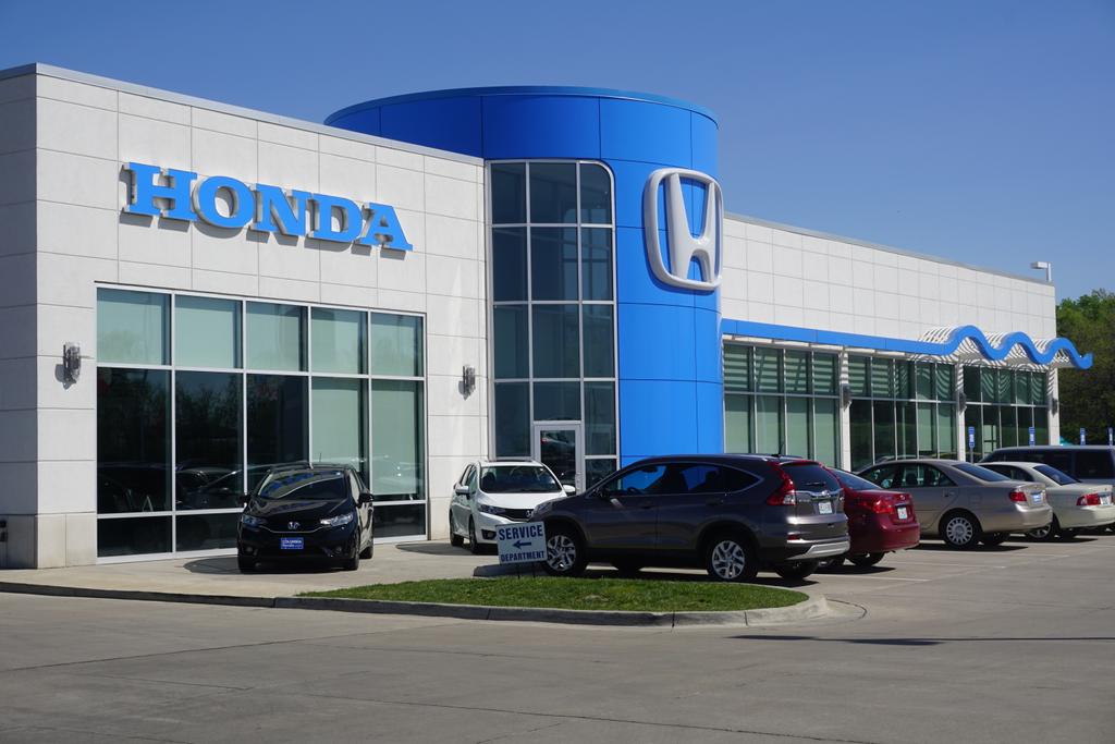 Dealership gallery photo 1