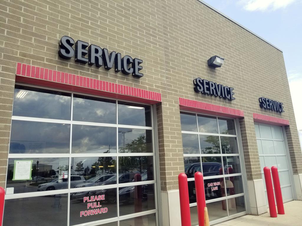 Dealership gallery photo 1