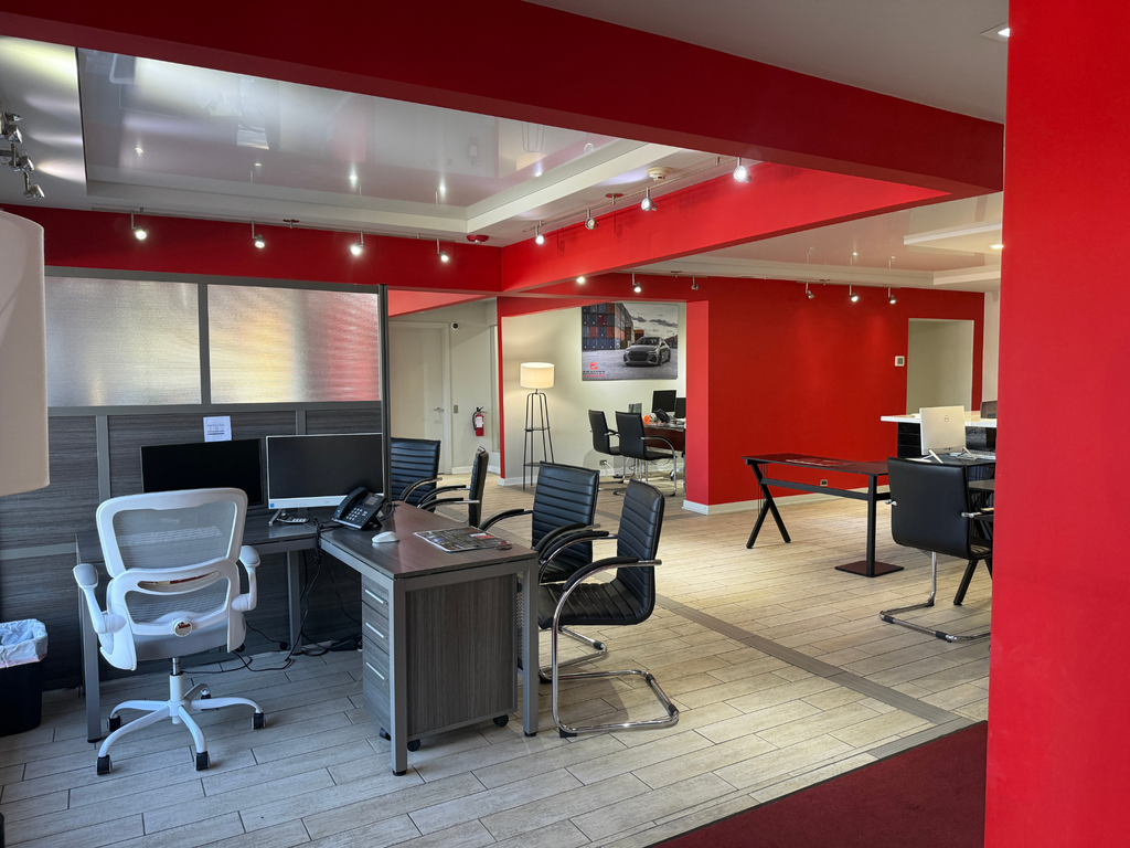 Dealership gallery photo 2