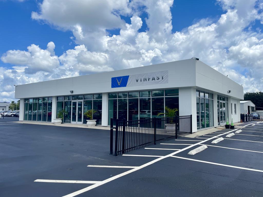 Dealership gallery photo 1