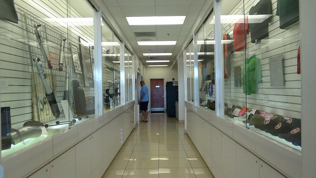 Dealership gallery photo 9