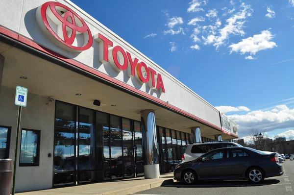 Dealership gallery photo 3