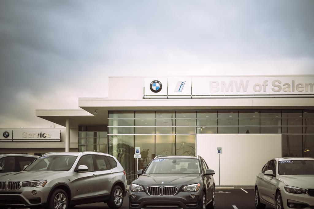 Dealership gallery photo 1