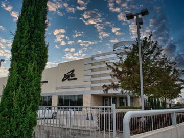 Dealership gallery photo 4