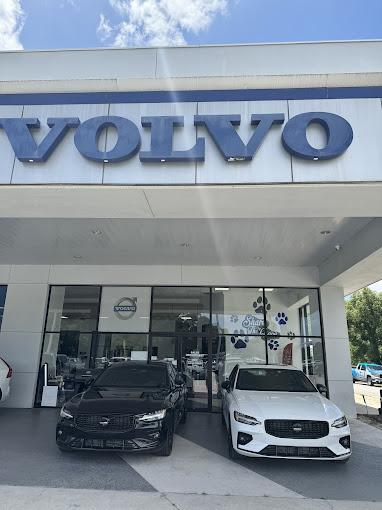 Dealership gallery photo 1