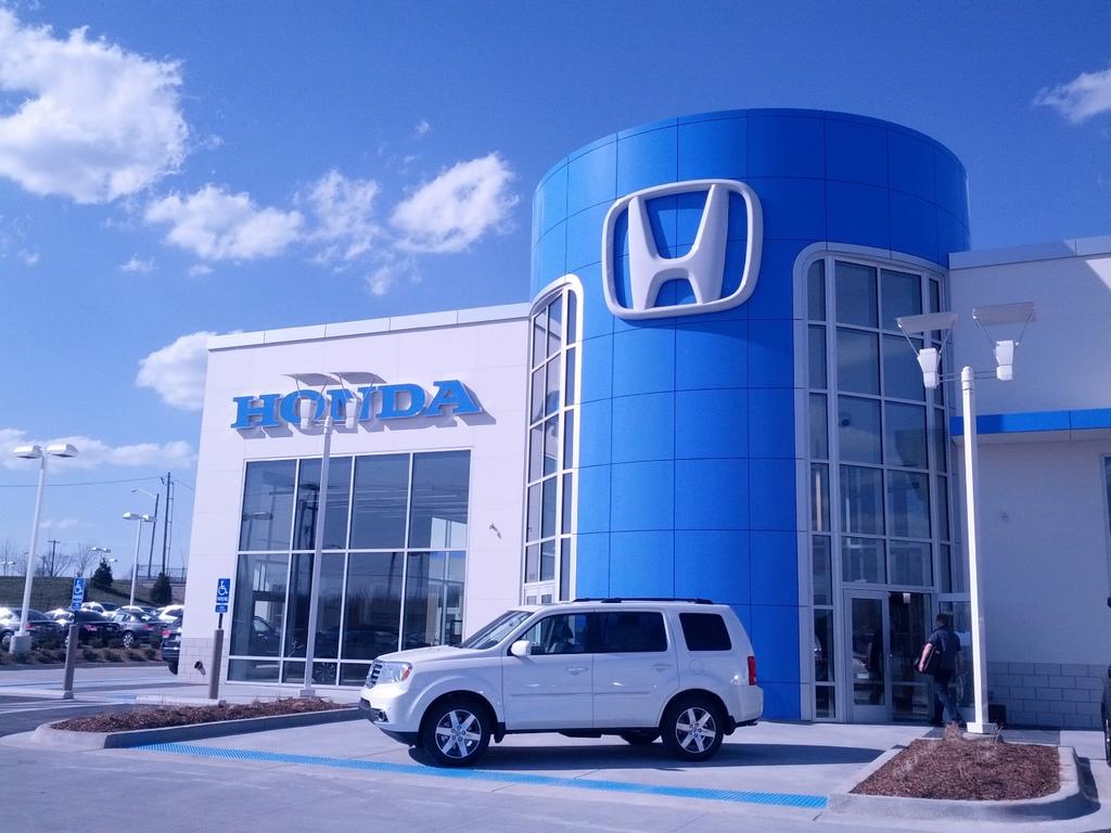 Dealership gallery photo 1