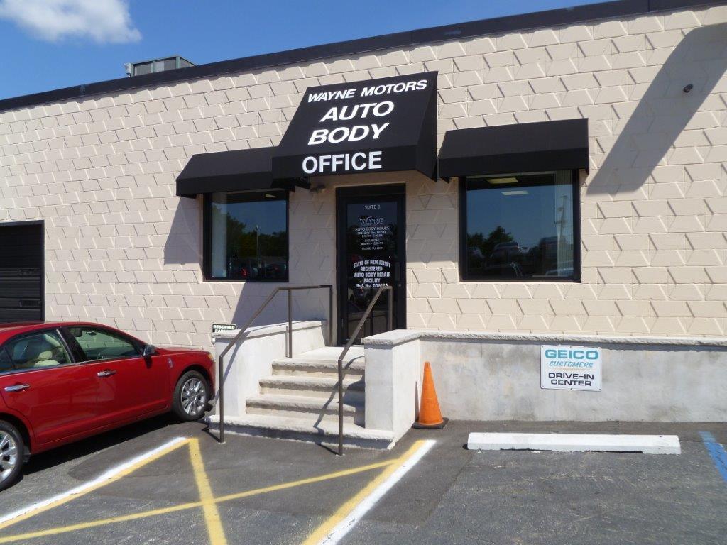 Dealership gallery photo 8