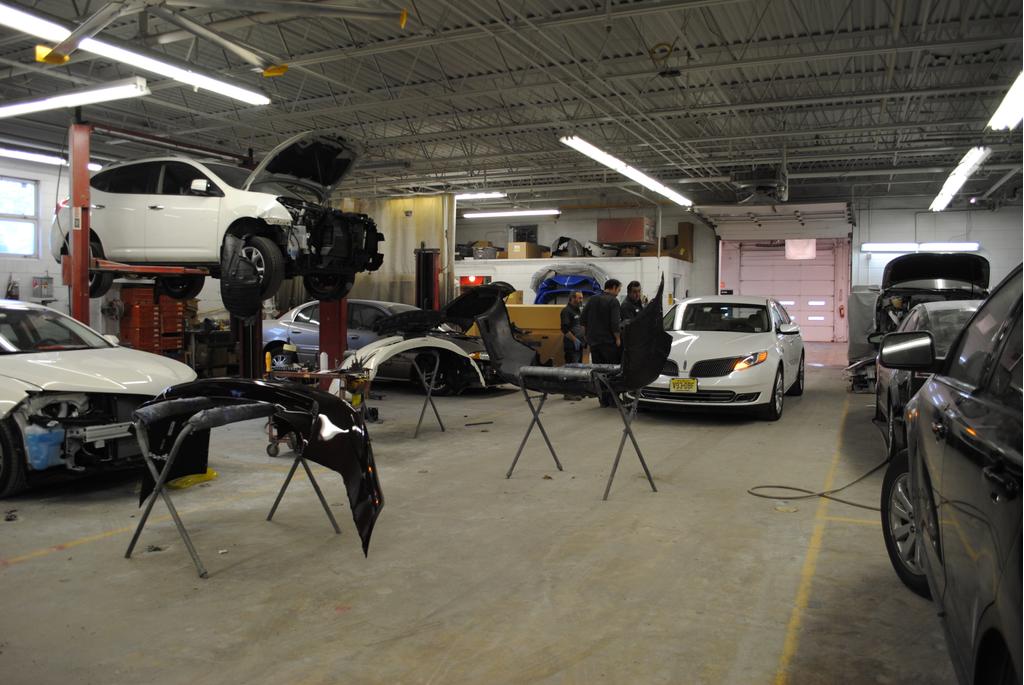 Dealership gallery photo 4