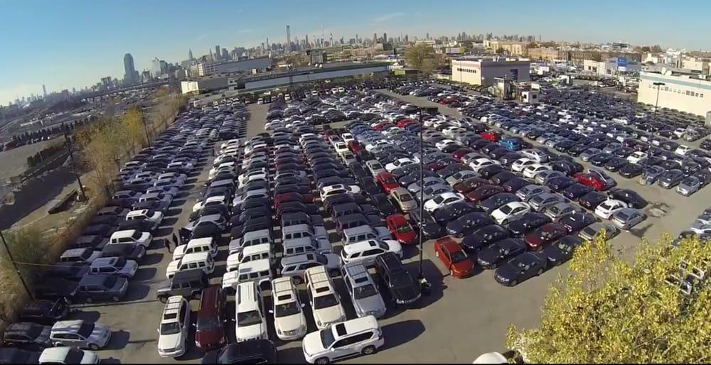 Dealership gallery photo 3