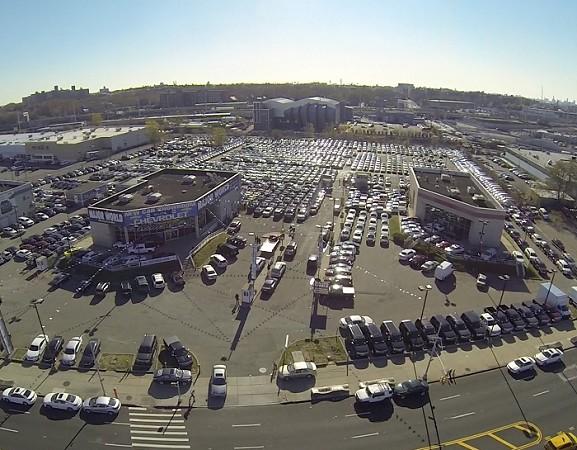 Dealership gallery photo 1