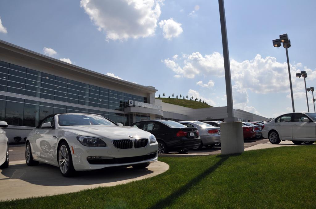 Dealership gallery photo 1