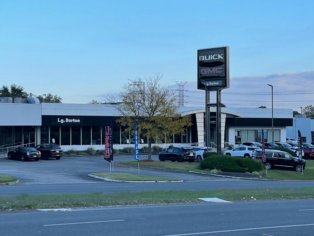 Dealership gallery photo 1