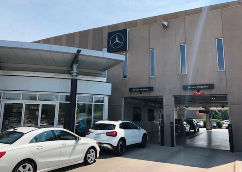 Dealership gallery photo 4