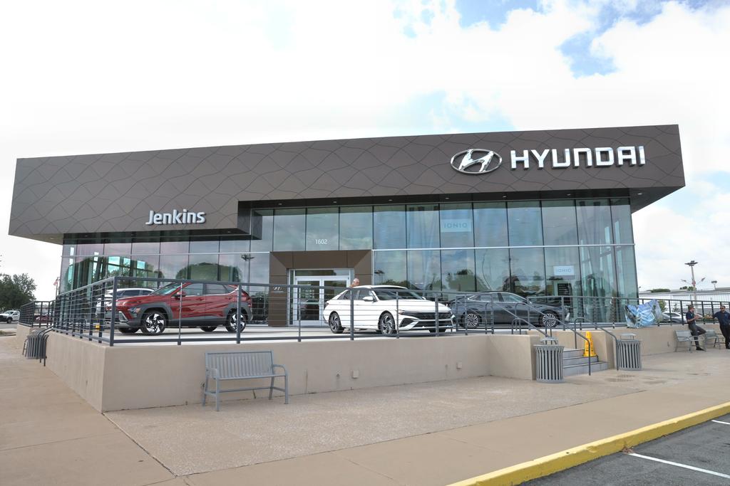 Dealership gallery photo 1