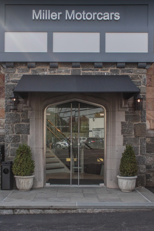 Dealership gallery photo 2