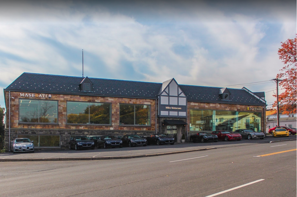 Dealership gallery photo 1