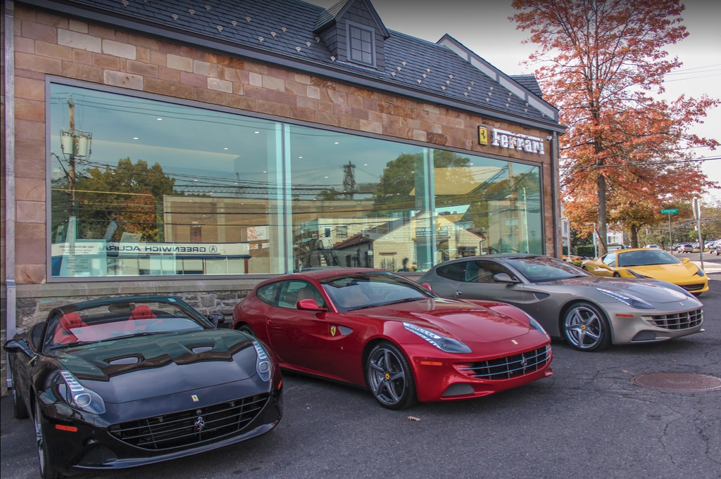 Dealership gallery photo 4