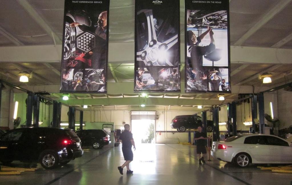 Dealership gallery photo 9