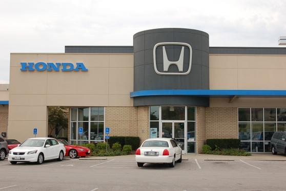 Dealership gallery photo 1