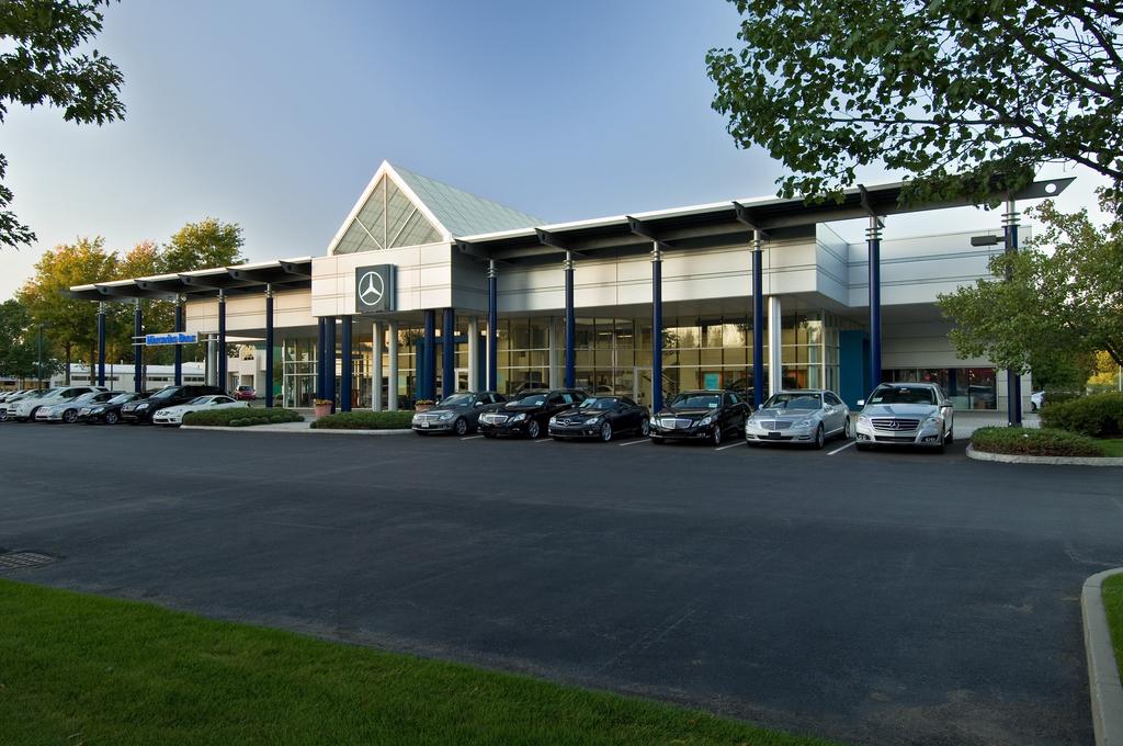 Dealership gallery photo 1