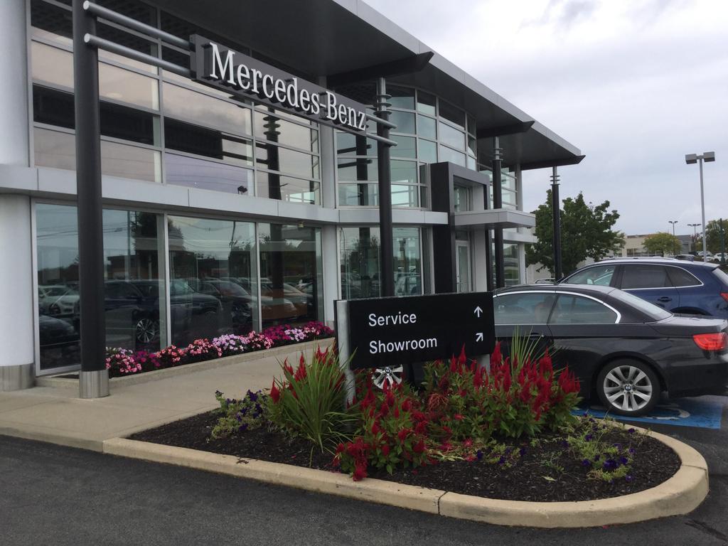 Dealership gallery photo 1