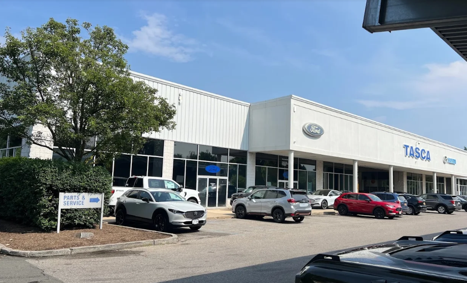 Dealership gallery photo 1