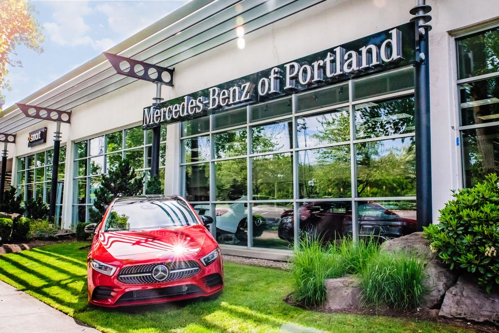 Dealership gallery photo 1