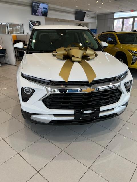 Dealership gallery photo 4