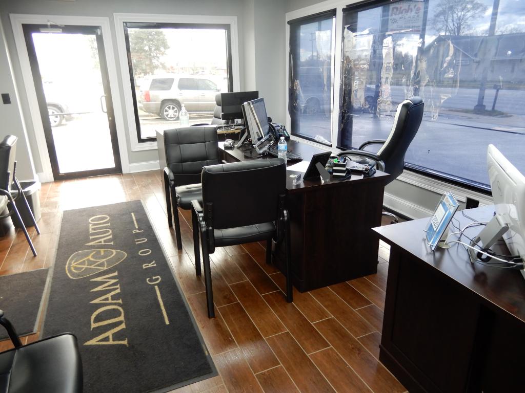 Dealership gallery photo 9