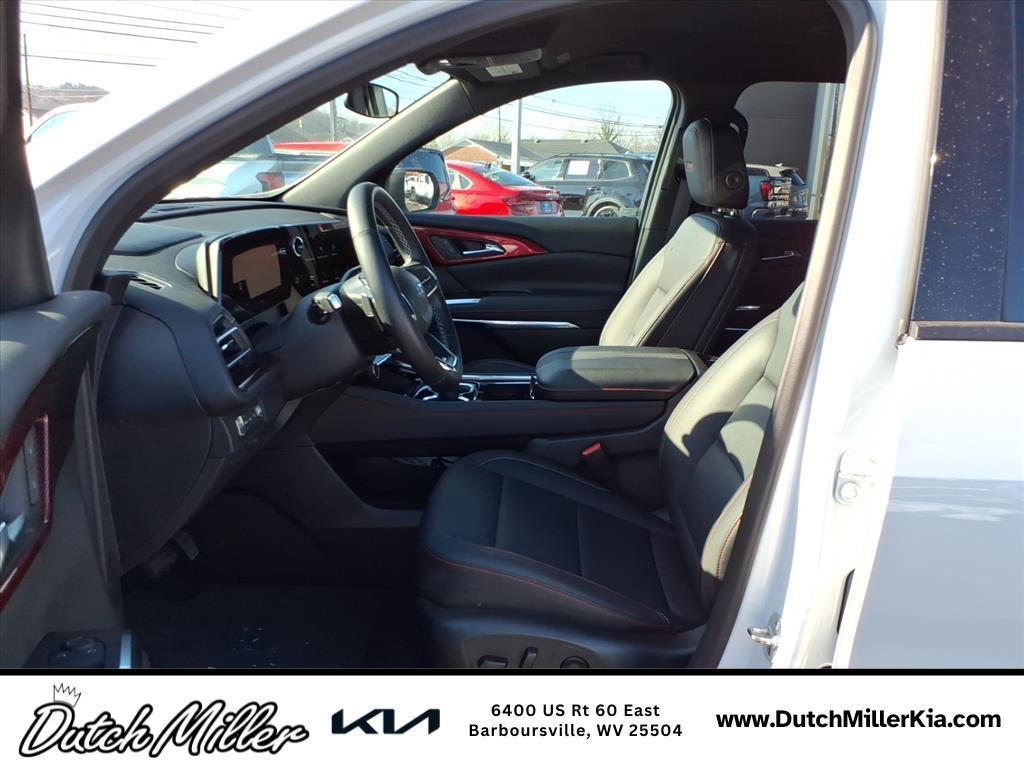 used 2024 Chevrolet Traverse car, priced at $41,632