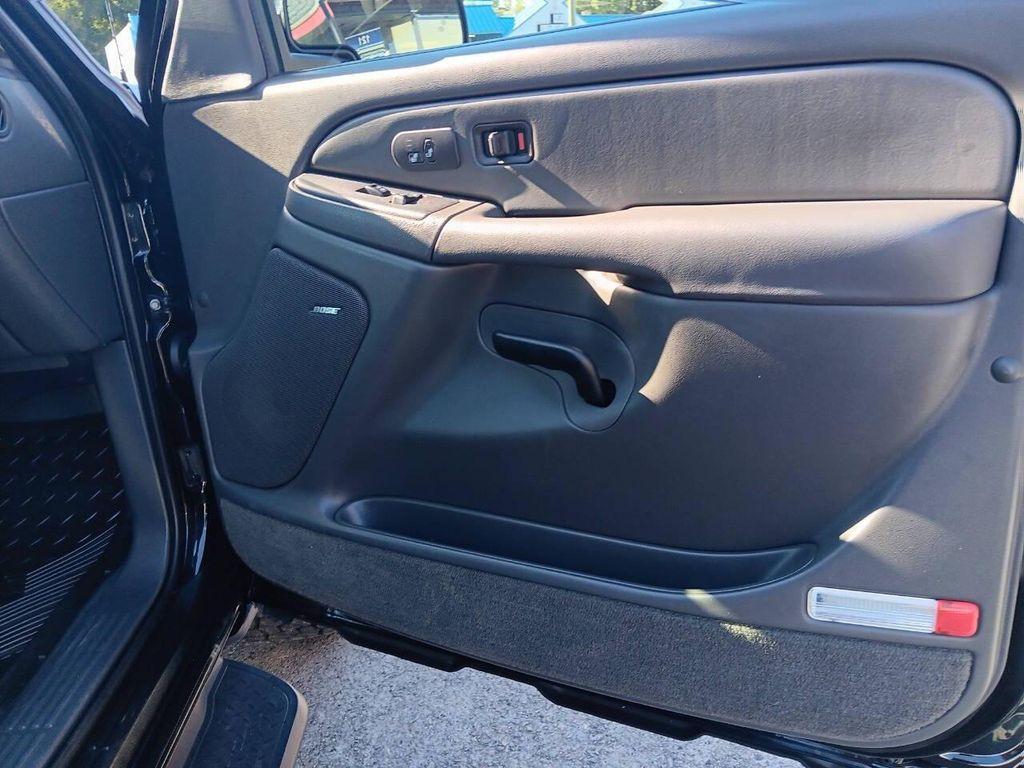 used 2004 Chevrolet Avalanche car, priced at $32,500