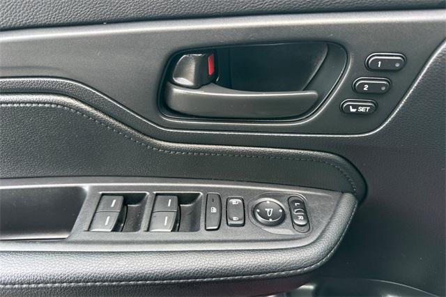 used 2025 Honda Odyssey car, priced at $39,695