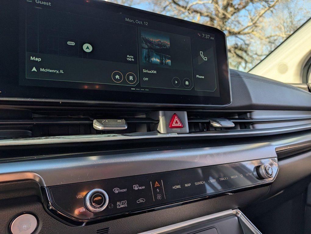 new 2027 Kia Carnival car, priced at $43,025