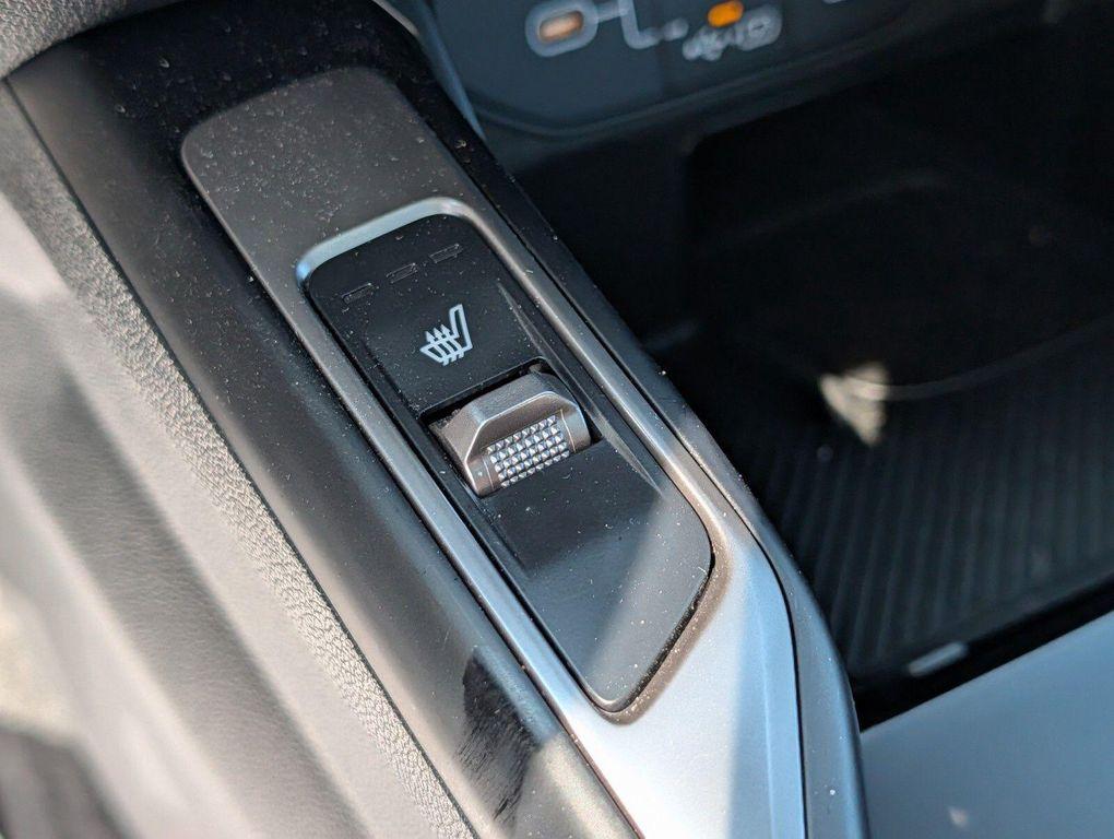 used 2025 Kia Sorento car, priced at $31,507