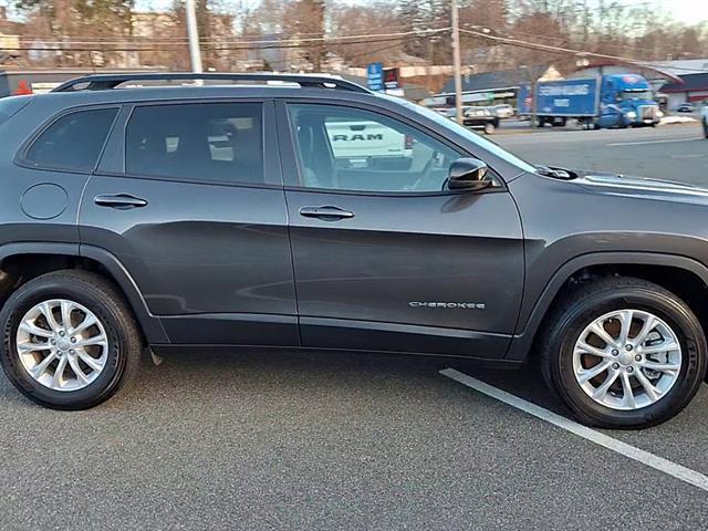 used 2022 Jeep Cherokee car, priced at $23,658