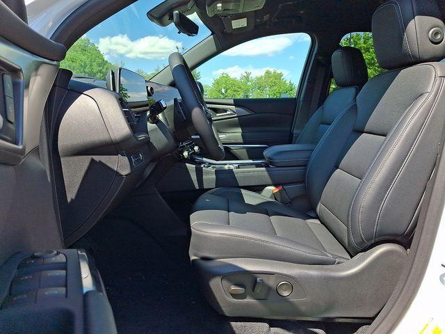 new 2026 Chevrolet Traverse car, priced at $46,063