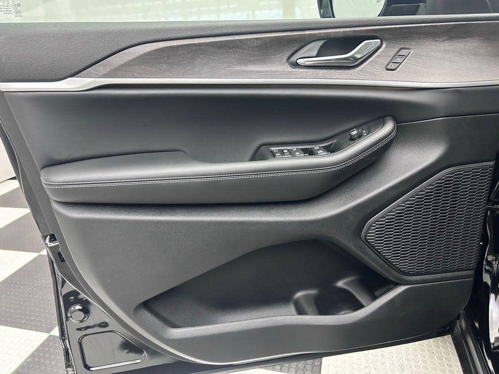 new 2025 Jeep Grand Cherokee L car, priced at $45,617