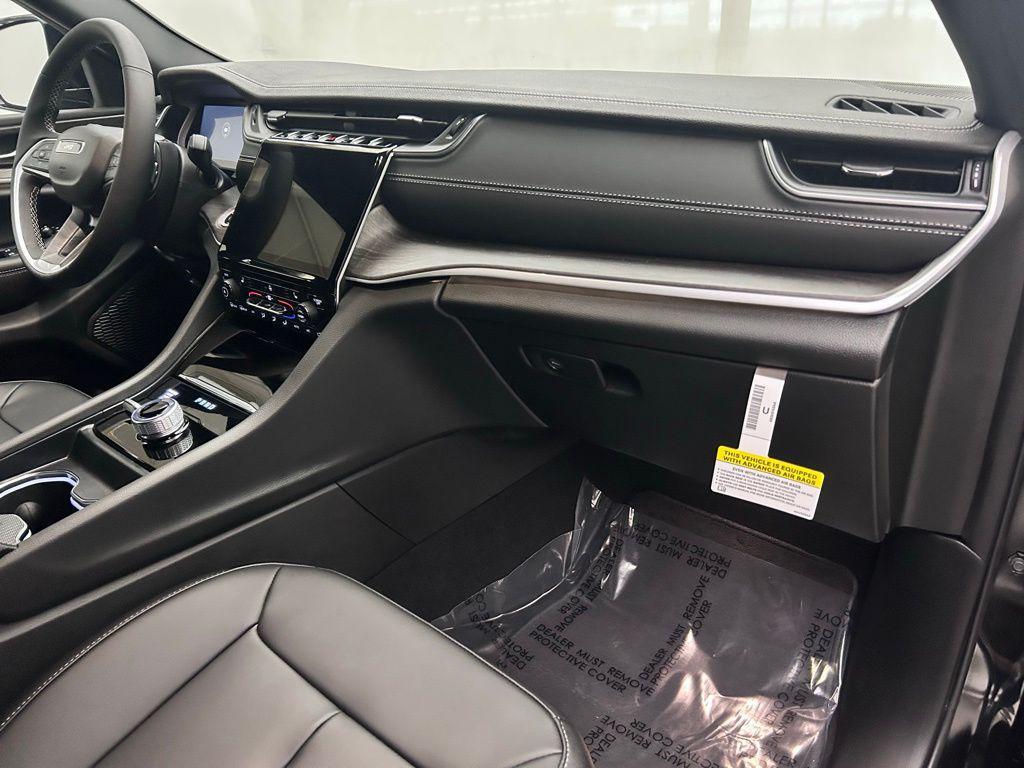 new 2025 Jeep Grand Cherokee L car, priced at $45,617