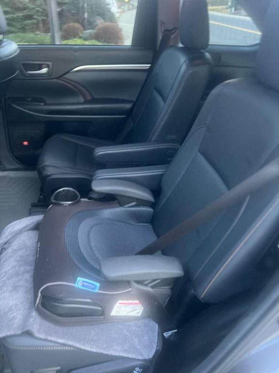 used 2015 Toyota Highlander car, priced at $23,400