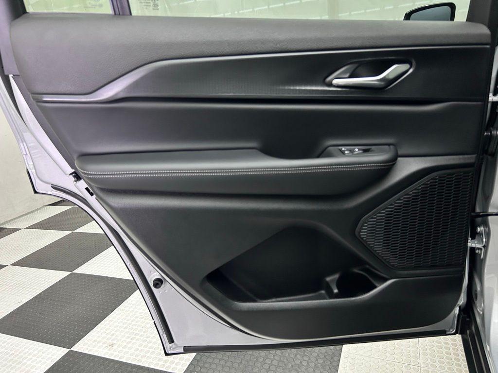 new 2025 Jeep Grand Cherokee L car, priced at $35,998