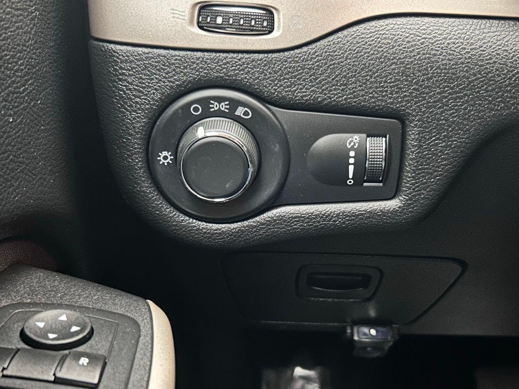 used 2017 Jeep Cherokee car, priced at $10,490