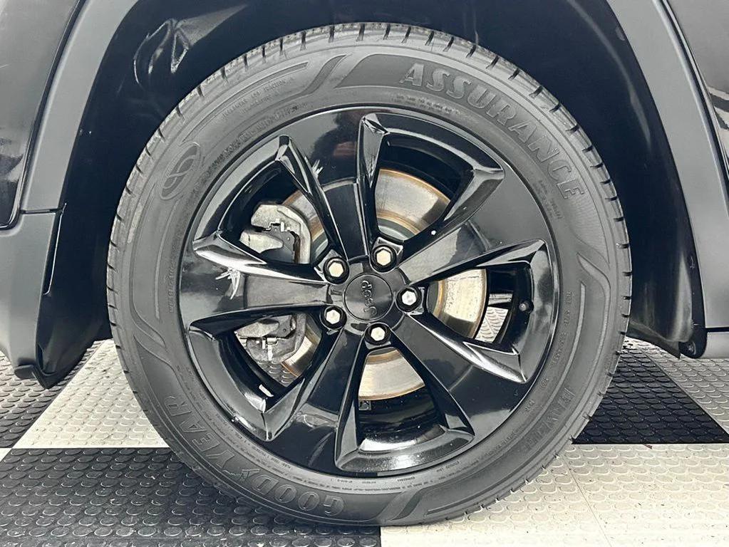 used 2017 Jeep Cherokee car, priced at $10,490