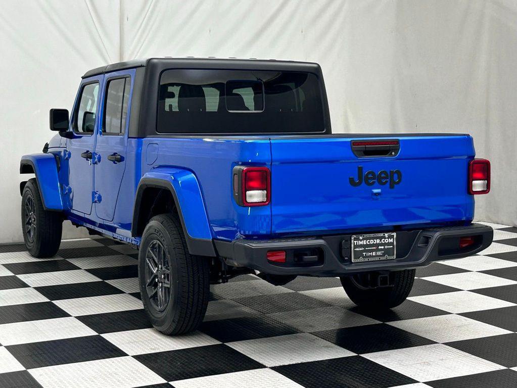 new 2025 Jeep Gladiator car, priced at $38,989